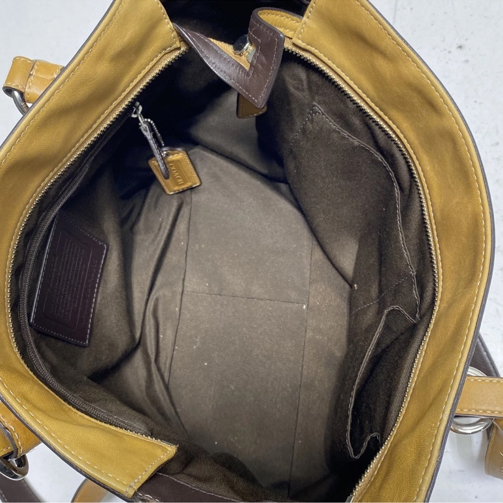 Coach Tan Leather Shoulder Bag with Black Accents - Picture 4 of 6